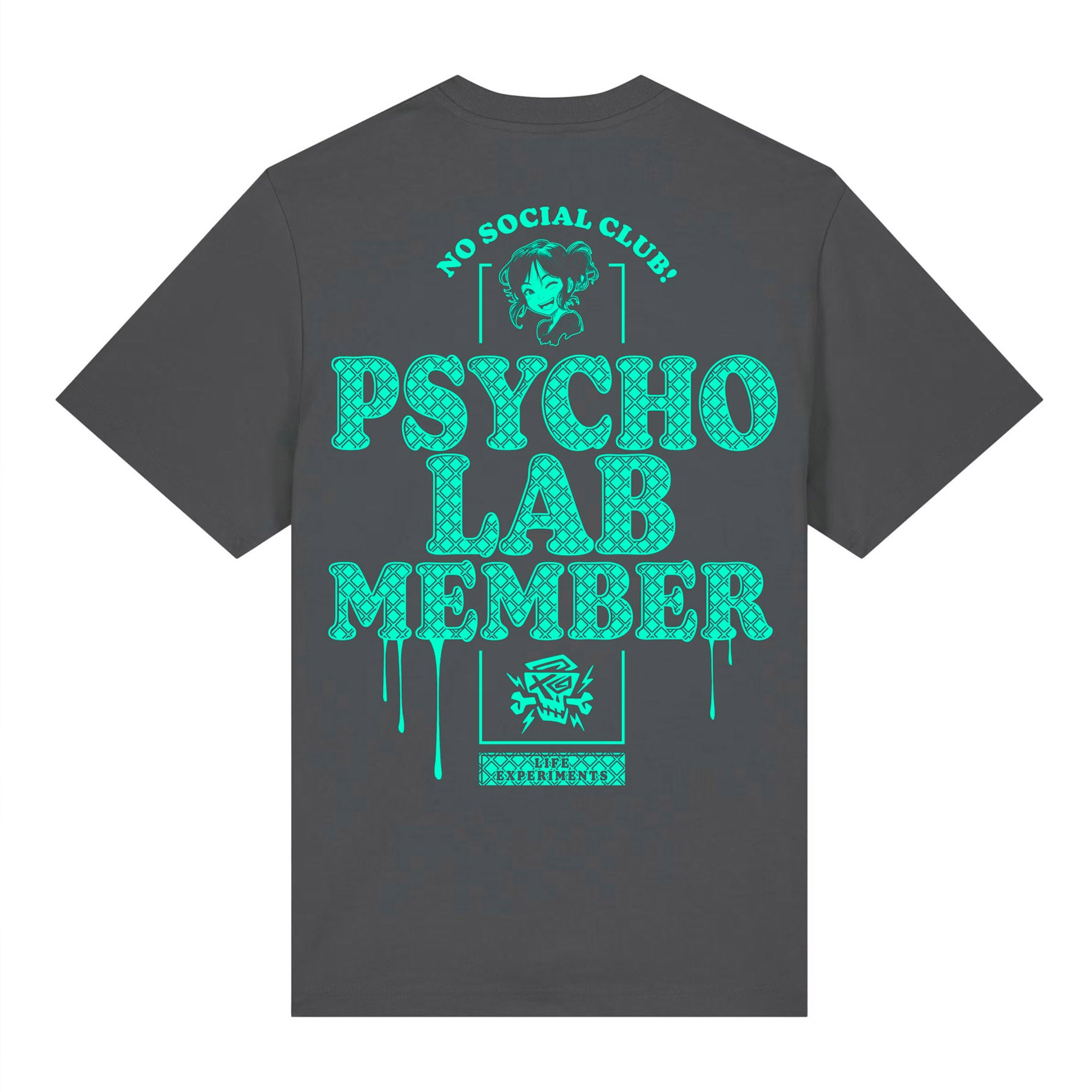 Detailansicht des Rückens des anthrazitfarbenen Member T-Shirts von PsychoLab, das mit einer auffälligen Grafik und dem Text 'No Social Club! Psycho Lab Member' gestaltet ist. Ein ideales Kleidungsstück für alle, die ihren urbanen Stil mit PsychoLab zeigen wollen.